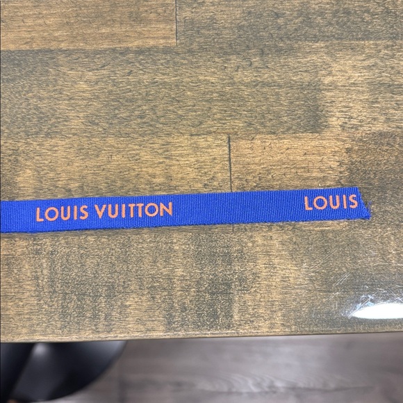 Louis Vuitton Box & Ribbon - Picture 11 of 11